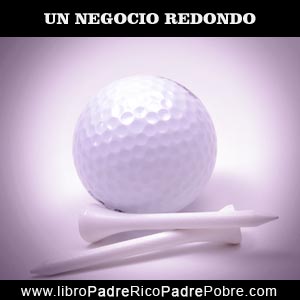 El hombre que se volvió millonario buscando pelotas de golf bajo el agua, buceando.