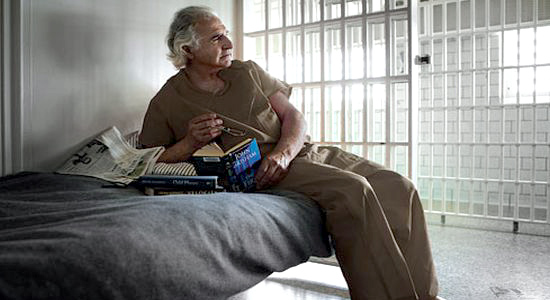 El estafador Madoff, condenado a 150 años de prisión, gana 40 dólares mensuales.
